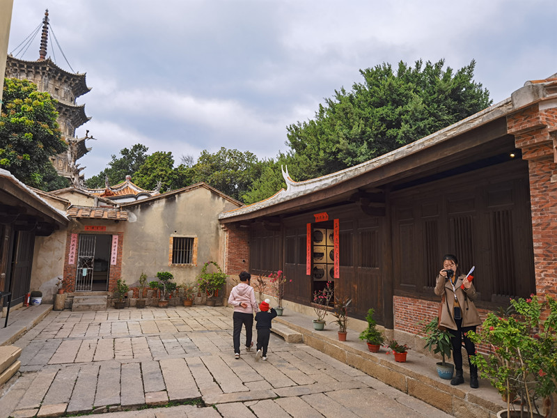 2101081.jpg 2101081.jpg